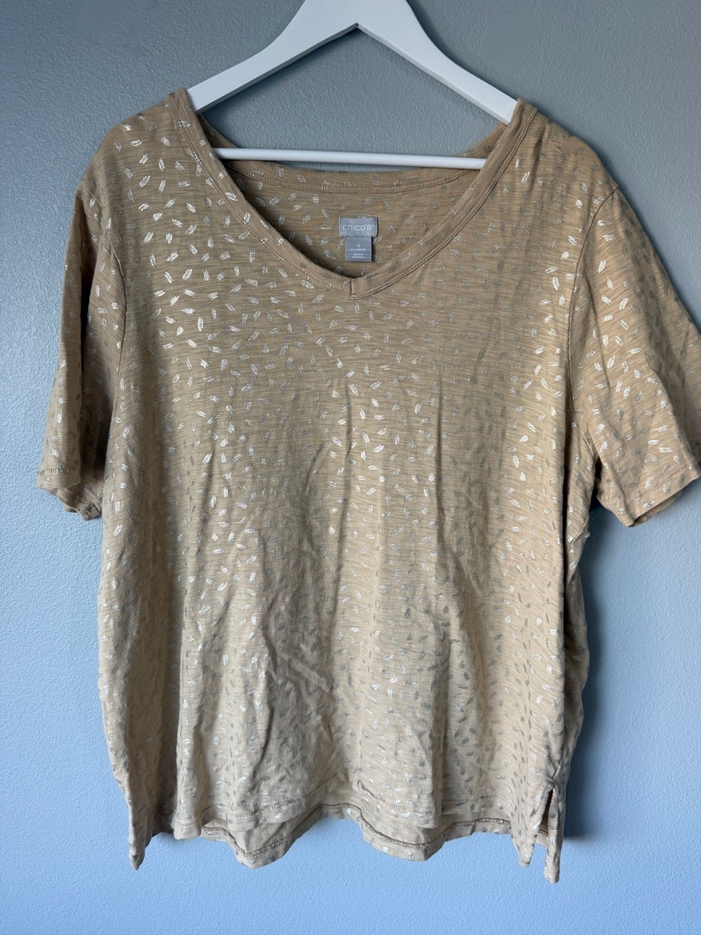 Chico’s tan silver metallic v-neck short sleeve shirt sz 4 Women’s sz XXL